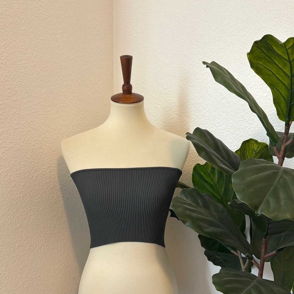 Aritzia Black Ribbed Bandeau Top - Picture 4 of 7